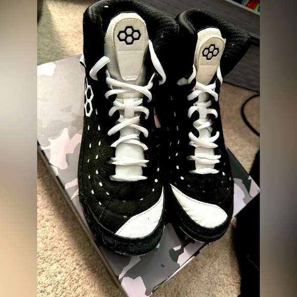 Worn for 6 practices no matches. - Picture 2 of 3